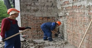 Демонтаж облицовки фасада в таре - расценка в смете от 565 рублей